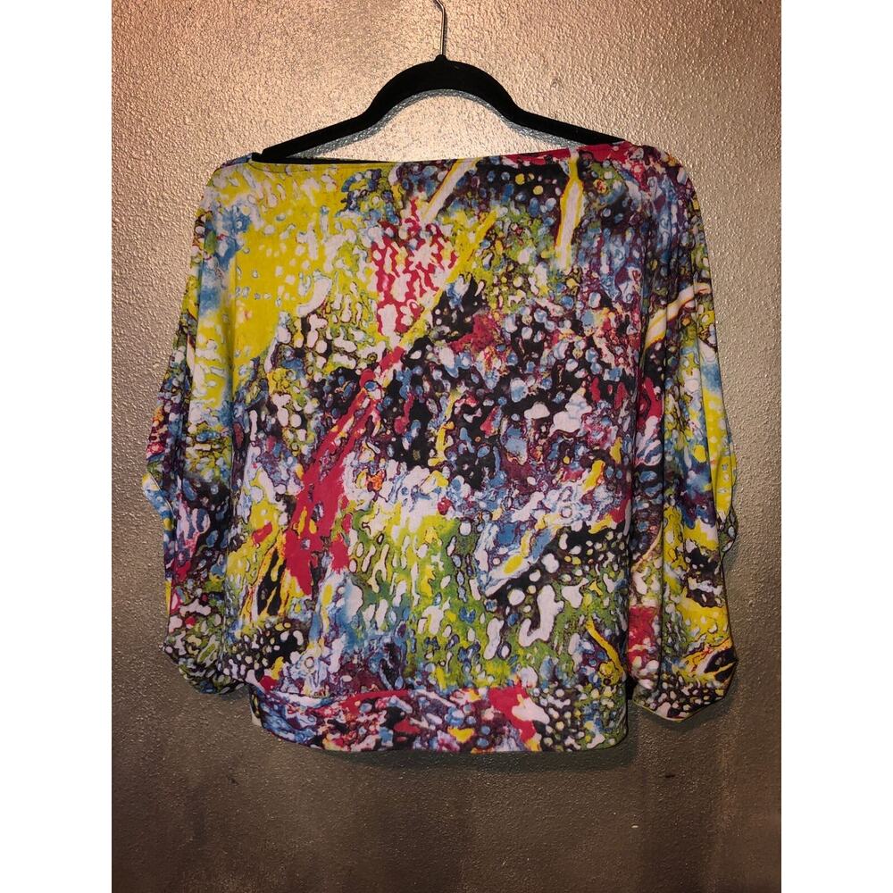 Alberto Makali Edgy Preppy 3/4 Sleeve Crop Top Abstract Bateau Neckline Top